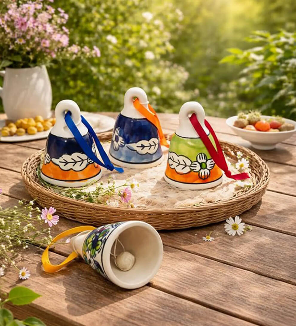 Pepperfry What The Fry Deals Upto 75% off - Ceramic Handbells, pack of 2 cushion covers, Rosewood chopping board & more