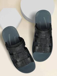 Paragon Footwear Upto 83% Off
